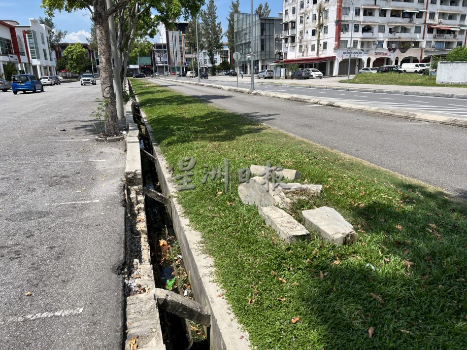 （古城封面主文）哥打拉沙馬那第三期花園商業區溝渠崩壞 烏鴉糞便處處