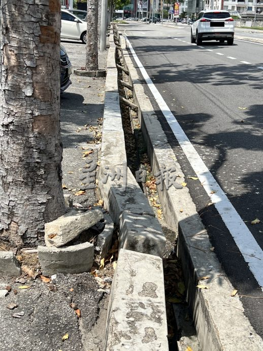 （古城封面主文）哥打拉沙马那第三期花园商业区沟渠崩坏 乌鸦粪便处处