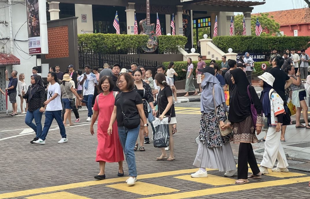 （古城封面主文）连假带动老街人气·雨后凉爽更舒适