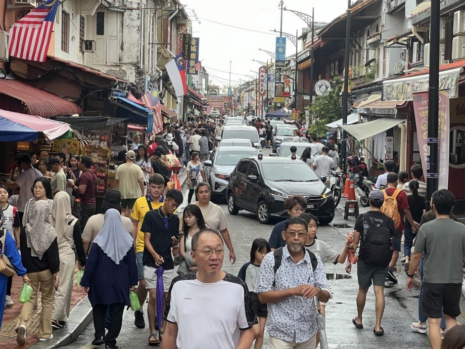 （古城封面主文）连假带动老街人气·雨后凉爽更舒适