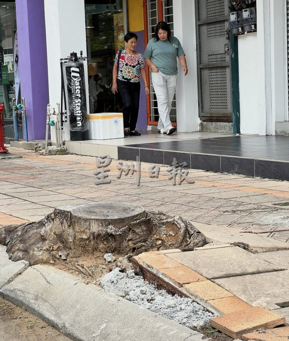 （古城封面副文）行人走道毁坏·路人随时踩雷