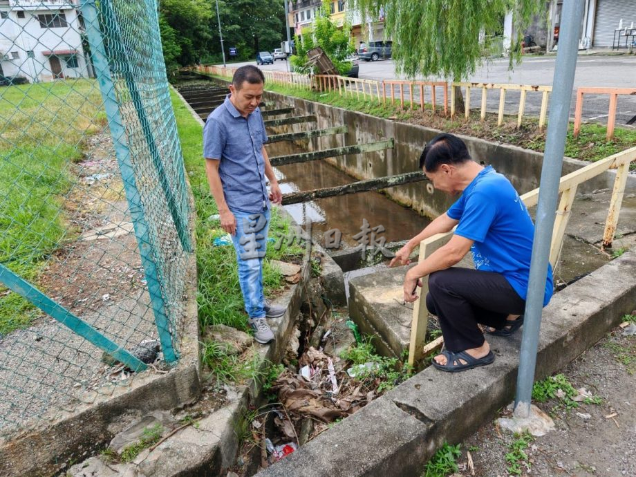 （古城封面副文）马日丹那新镇水灾疑致水沟崩塌