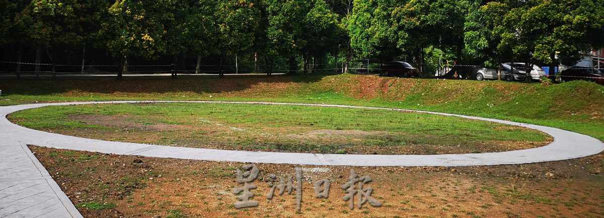 （古城第六版主文）愛極樂3花園住宅區草場獲提升 愛極樂高原花園草場打響首炮