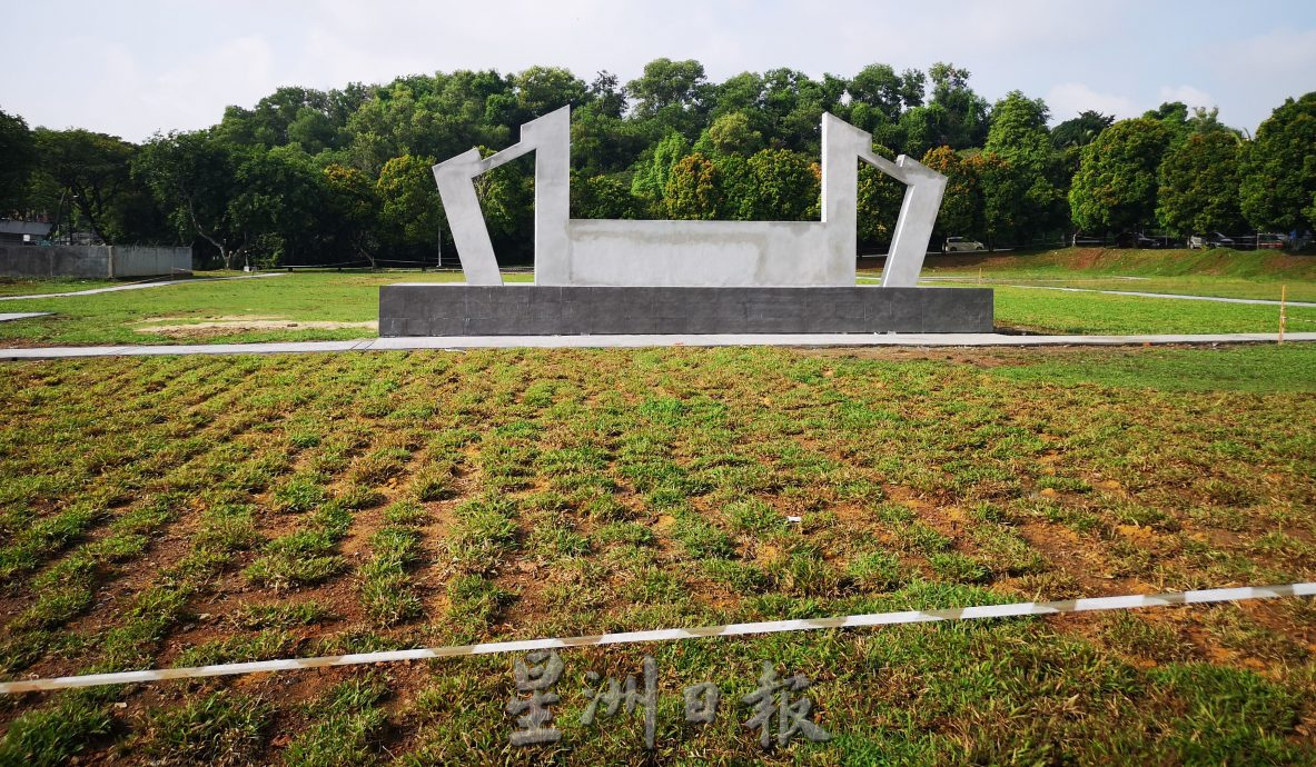 （古城第六版主文）爱极乐3花园住宅区草场获提升 爱极乐高原花园草场打响首炮