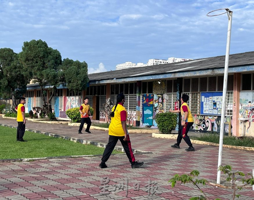 （古城第六版主文）雅佳美浪中学面临设施陈旧，学校计划成立校友会，凝聚校友力量助学校提升设施