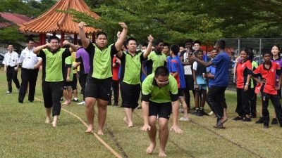 【校园报道】觉民中学运动会 健儿挥洒汗水较量