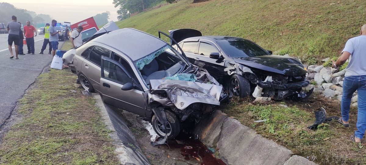 3車1摩托車連環撞 司機被夾困腳骨折