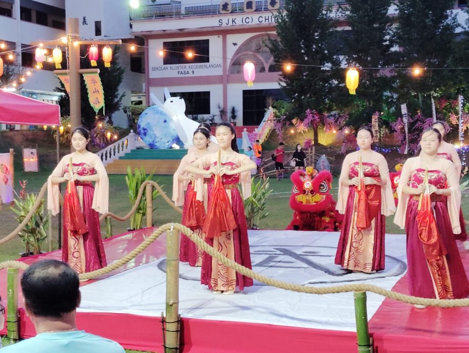 群俠赴中秋園遊會   建國華小燈光璀璨