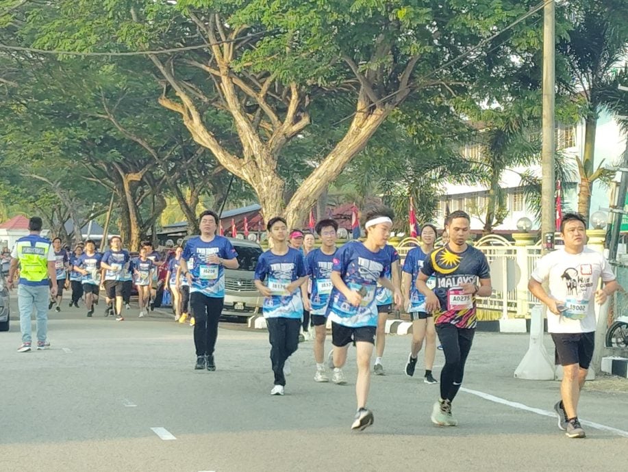 （已签发）柔：**封面**麻坡双桥半程马拉松   3200人穿越麻坡市区与双桥