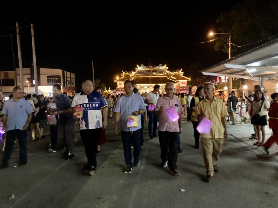 （已簽發）柔：扎哈里沙禮：東甲榴槤收集中心   助農民應對產量過剩