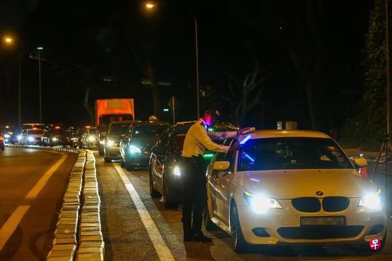 （已簽發）柔：獅城二三事：男子租車教導女友無照開車 兩人遇臨檢判入獄