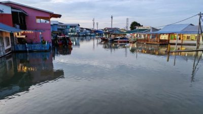 巴生大涨潮 海水淹吉胆民宅