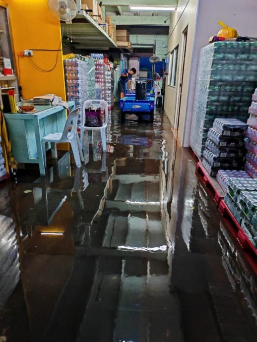 巴生大涨潮 海水淹吉胆民宅