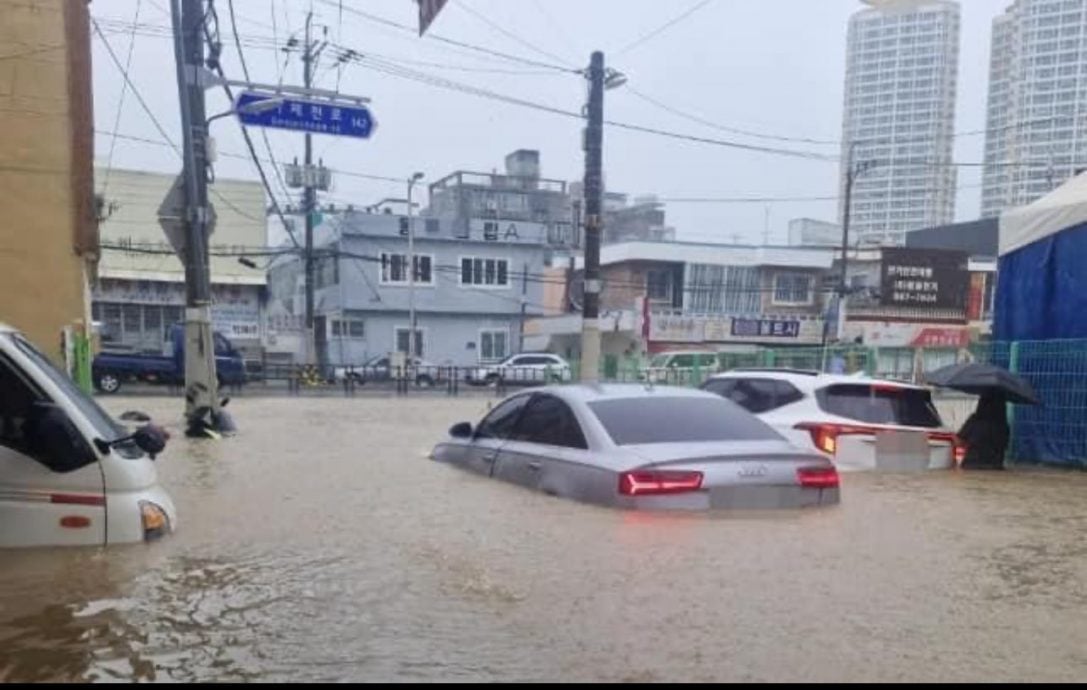 （視頻）颱風“普拉桑”襲韓 釜山等地暴雨 地洞“吃車”