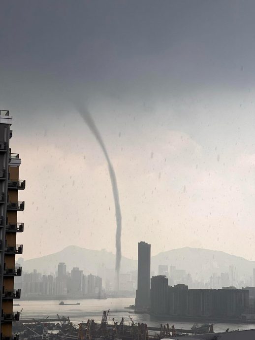 （视频）香港维港惊现水龙卷　维持约2分钟 