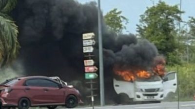 客貨車燒變廢鐵