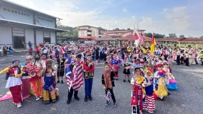 汝来新城光星小学   爱国服装设计受瞩目