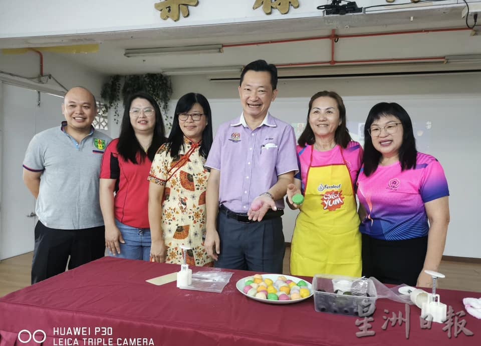 NS芙蓉：芙蓉中英华小学中秋节活动，全校师生体验制作冰皮月饼乐趣