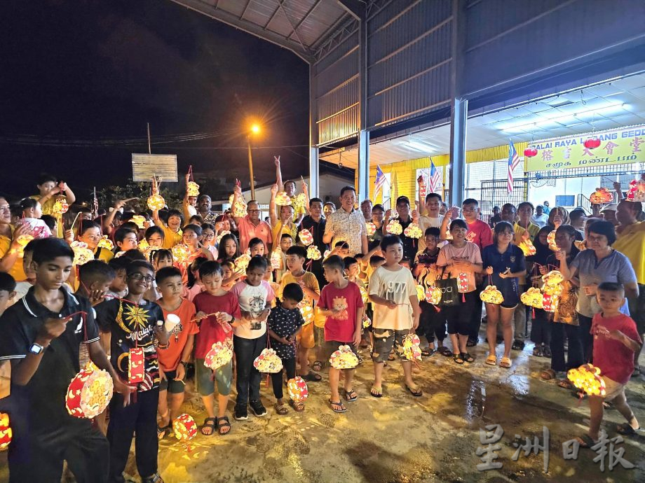 NS马口／所幸有雨盖球场，榕吉中秋晚会虽遇雨神 仍如常举行