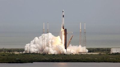 SpaceX龍飛船發射升空　搭載兩名太空人往國際太空站