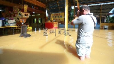 吉北玄鳳壇鬥母宮 水上“慶祝”九皇爺誕