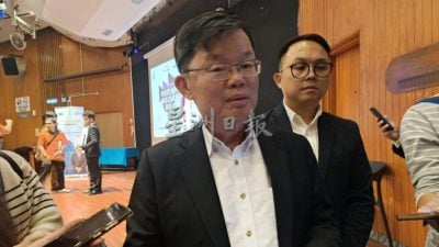 Pantai Esen黑泥堆积 曹观友：先洁滩再鉴定根源