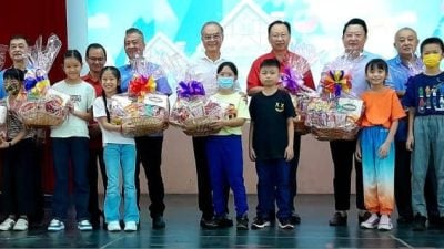 雷远生：教育压力大 小孩应享受快乐童年