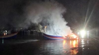 视频| 出海捕鱼前查渔船设施 电池箱突爆炸烧伤2渔民