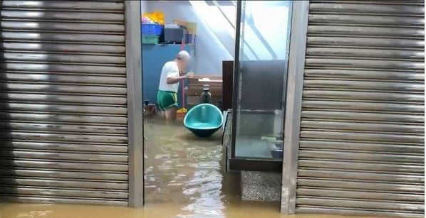 “山陀儿”作怪 大雨狂炸泥流滚滚  台金山老街淹成“水上市场”　 