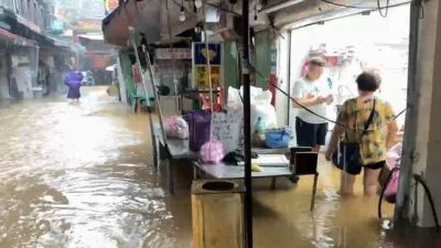 “山陀兒”作怪 大雨狂炸泥流滾滾  臺金山老街淹成“水上市場”　