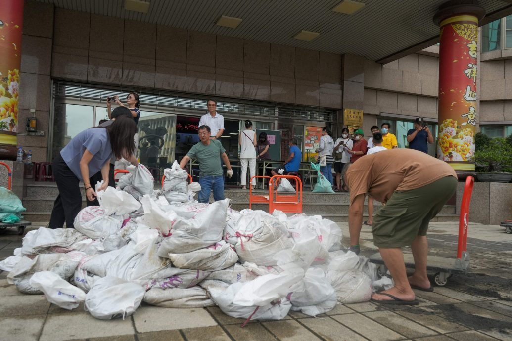  “山陀儿”逼近台湾料带来狂风暴雨  多个县市停工停课