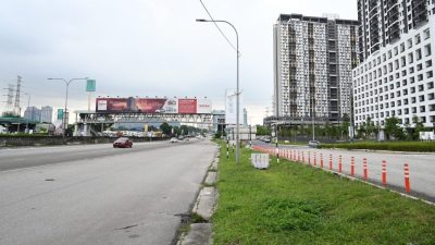 甲洞大都會公園找出口   人車“共用跑道” 驚！