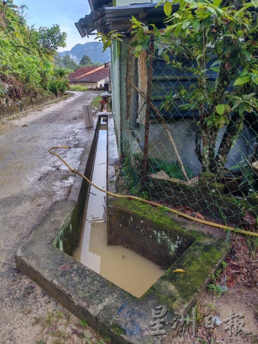 旧玻璃口新村闪电水灾11户遭殃