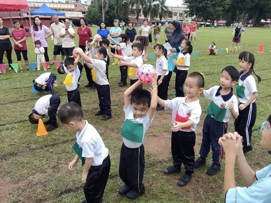 东：明加叻中正华小运动会