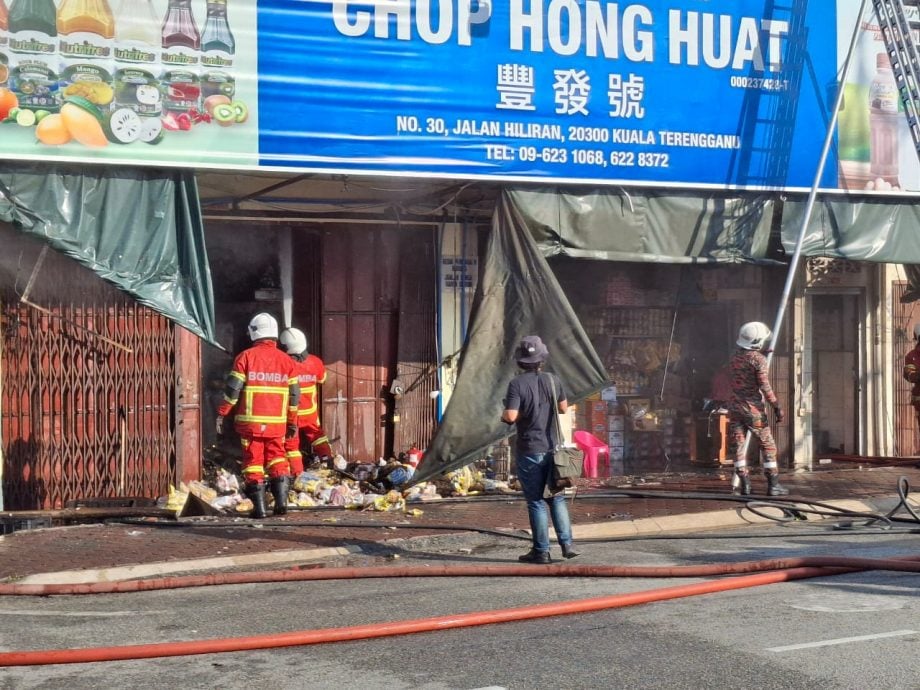 东：瓜登市食品零售及批发店老字号——丰发号发生火患，八旬华裔老夫妇险些命丧火场，优幸获得女佣带路，顺利逃离火海