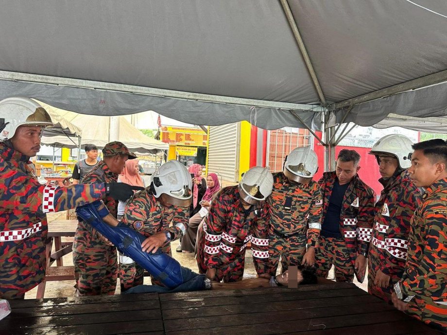 东：甘马挽县在周三（23日）经历一场暴风冰雹雨，244间房屋遭到破坏。