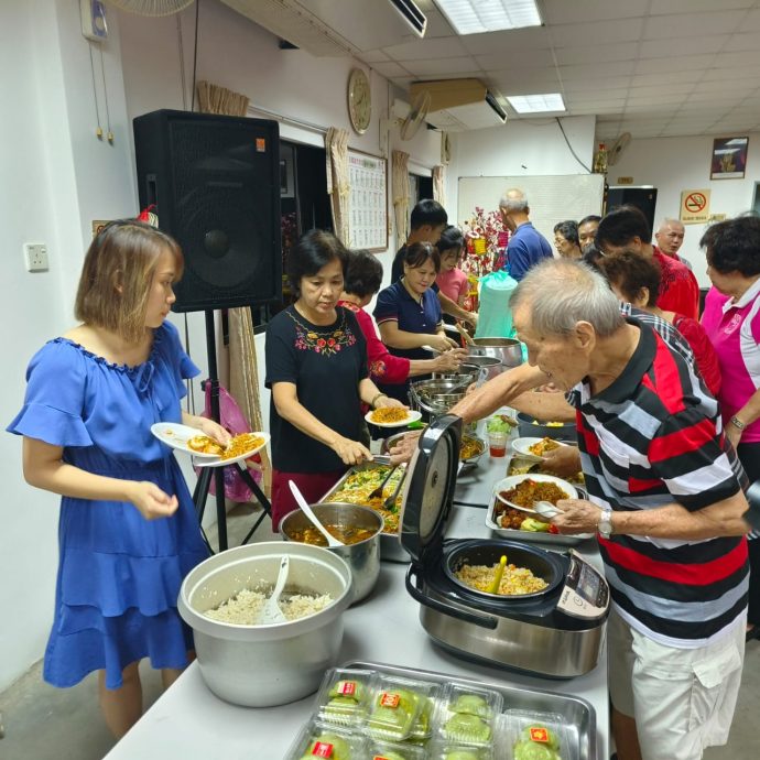 东：胡智云呼小园主申请柴油补贴