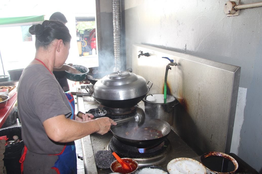 东：食肆系列事件引发食安问题，本地餐馆业者表示食物卫生不能妥协