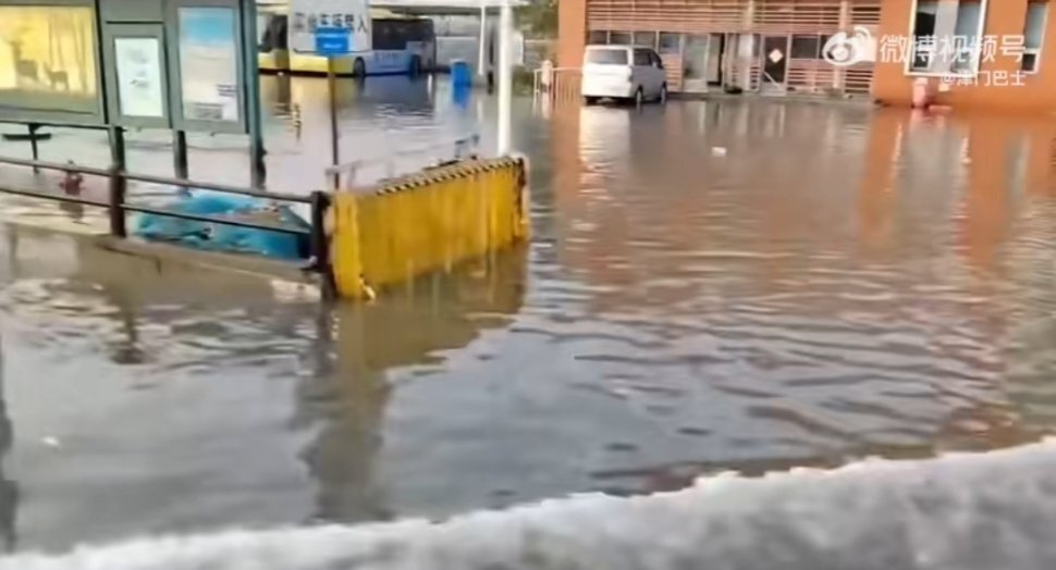 中国多地因天文大潮海水倒灌 居民声称数十年未曾见