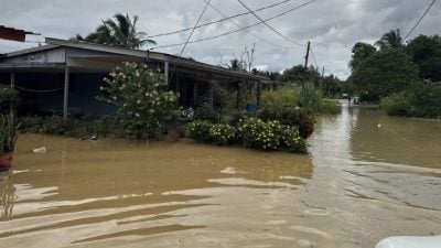 烏魯安南淹水 學校變澤國