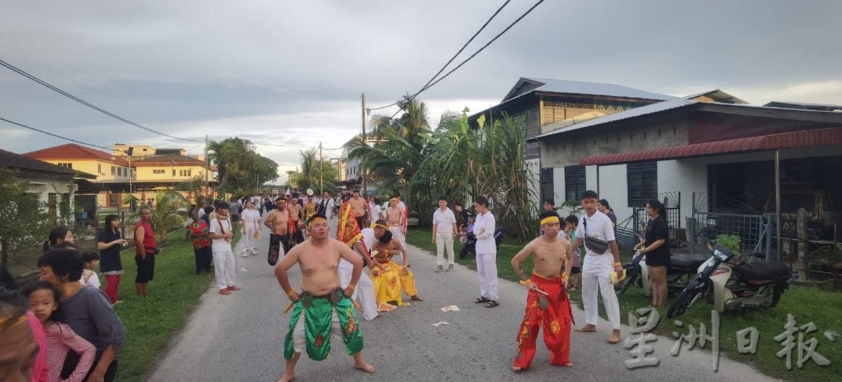 九皇爷诞年度盛事 千人参与 爱大华斗母宫众神出游 