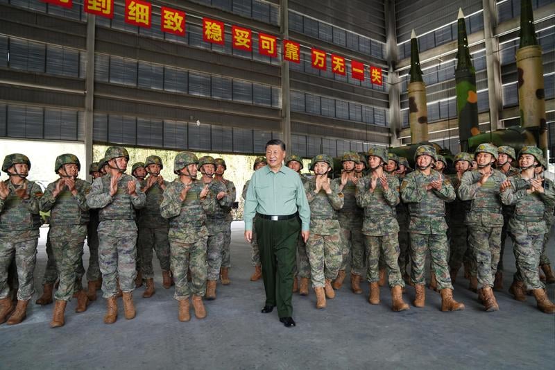 习近平视察火箭军 强调要严查官员身边腐败问题和不正之风