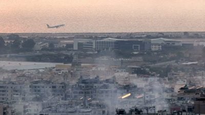 以军猛烈空袭贝鲁特 伊朗取消所有机场航班