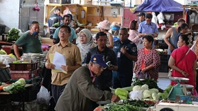 芙蓉公市档口拖欠6万租金 芙蓉市政厅上门“讨租”