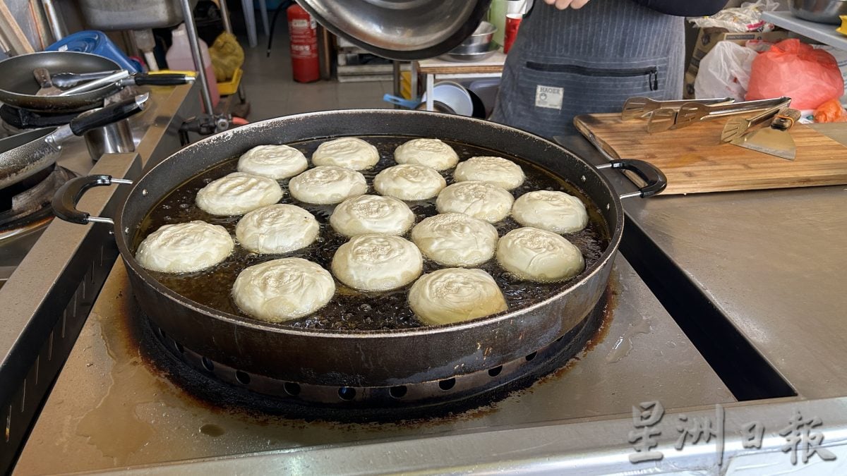 供星洲网/花城小食光：在芙蓉也能吃到东北风味 千层馅饼外酥内嫩