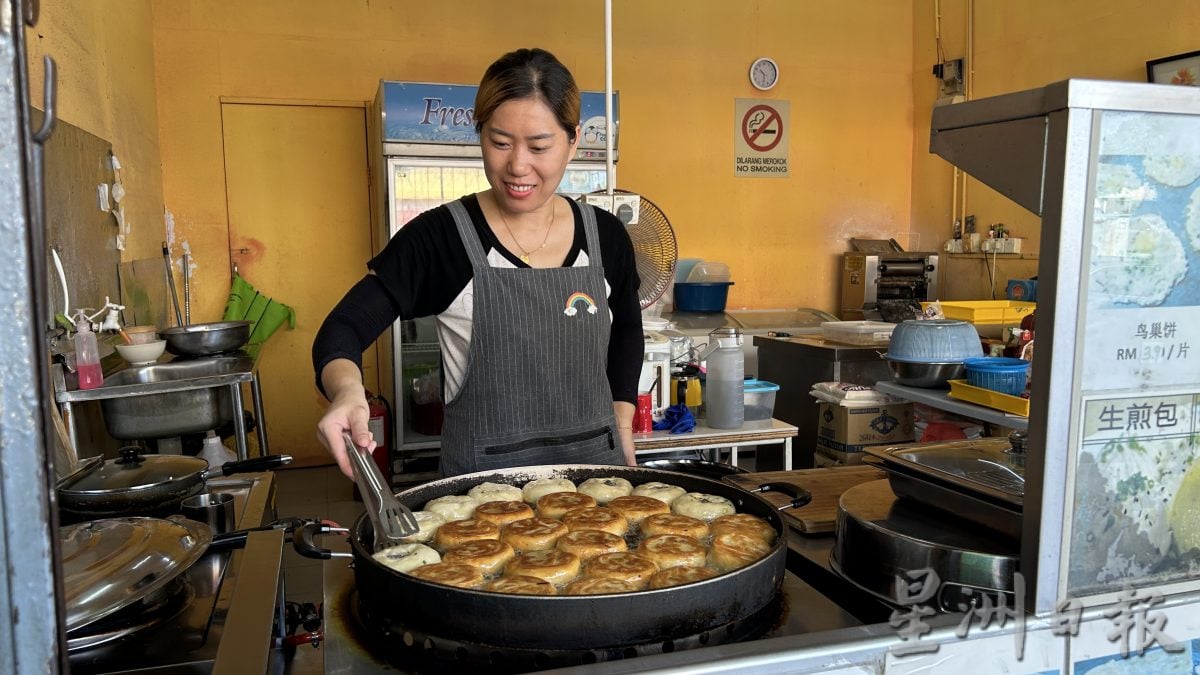 供星洲网/花城小食光：在芙蓉也能吃到东北风味 千层馅饼外酥内嫩