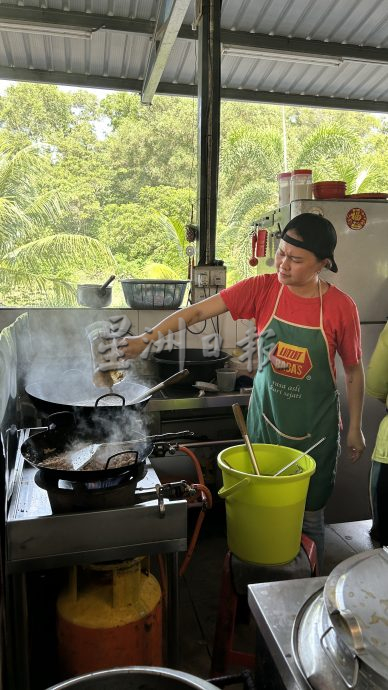 供星洲网：花城小食光/母女档药材鱿鱼米粉 