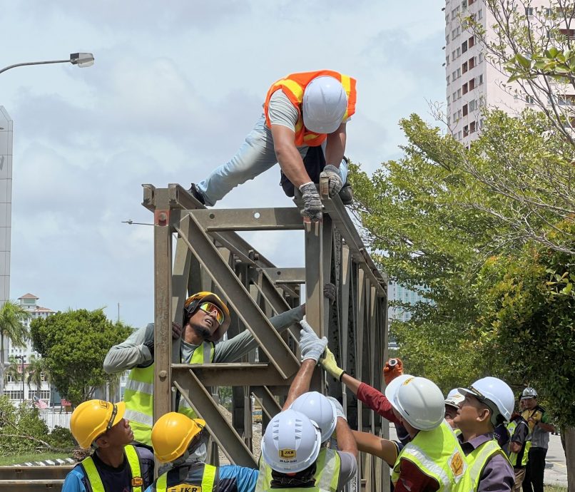 公共工程局施工兴建倍力桥作为通行桥