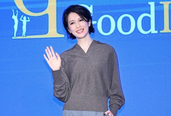 刘奕儿稳交洪天祥7年 改口喊洪金宝“爸爸”