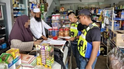 賣逾期食品堆放廁所洗菜 雜貨店”勞板“被對付